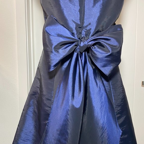 David’s bridal Sleeveless V-neck Tie Back Satin Mini Dress Navy Blue Size 8 - Picture 3 of 9